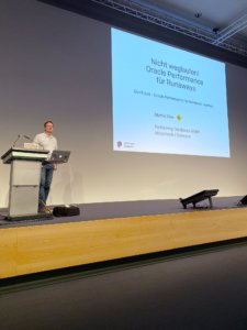 Martin Klier presenting at DOAG 2019